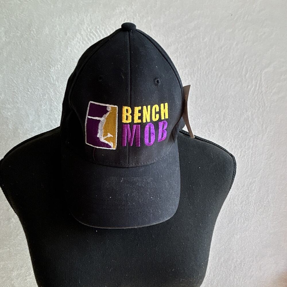 Decky Black Flexfit Stretch Baseball Cap S/M Bench Mob Logo Solid